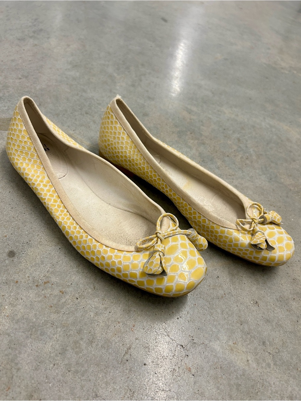 Stuart Weitzman yellow snake-embossed patent leather ballet flats size 9.5